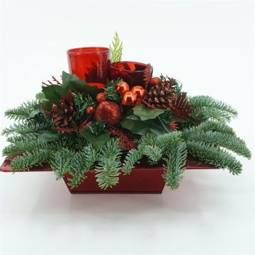 Red and green Xmas arrangemnet with candles